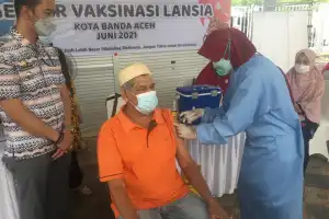 Banda Aceh Sediakan Ambulans Permudah Lansia Ikut Vaksinasi