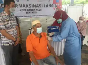 Banda Aceh Sediakan Ambulans Permudah Lansia Ikut Vaksinasi