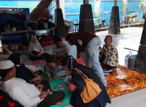 Kohati FKIP USK Bagi 1.000 Paket Makanan Kepada Warga di Rumah Sakit