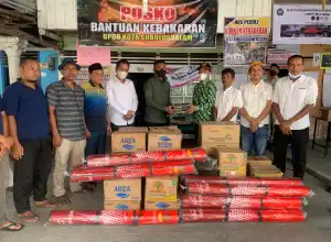 Safaruddin Serahkan Bantuan untuk Penyintas Kebakaran di Subussalam