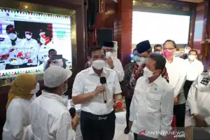 Luhut Target 32 Juta UMKM Masuk Sistem Pasar Digital