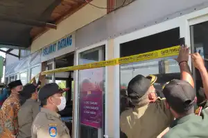 Langgar Syariat Islam, Sat Pol PP dan WH Kota Banda Aceh Segel Kafe Kuliner Kampoeng