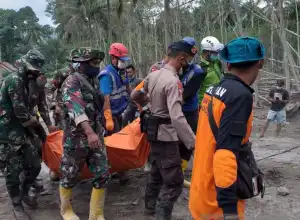 Tim SAR Masih Mencari 16 Orang Hilang Bencana Semeru
