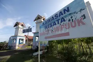 Penutupan Objek Wisata Lampuuk Rugikan Pedagang Kecil