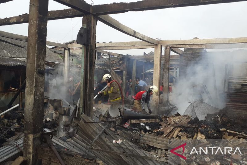 Ratusan kios Pasar Gembong Tangerang hangus terbakar