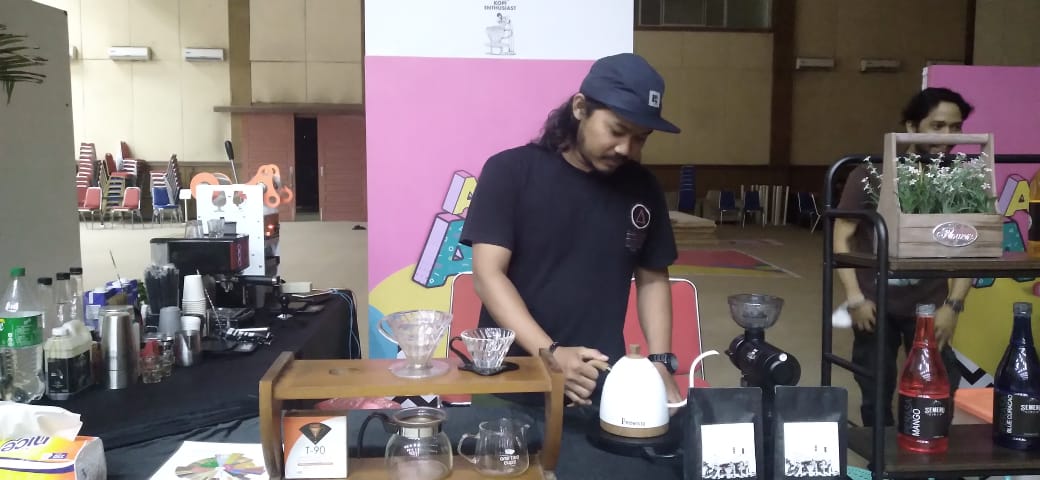 Asyik di Industri Kopi, Tongkrongan Jadi Ide Usaha Mandiri