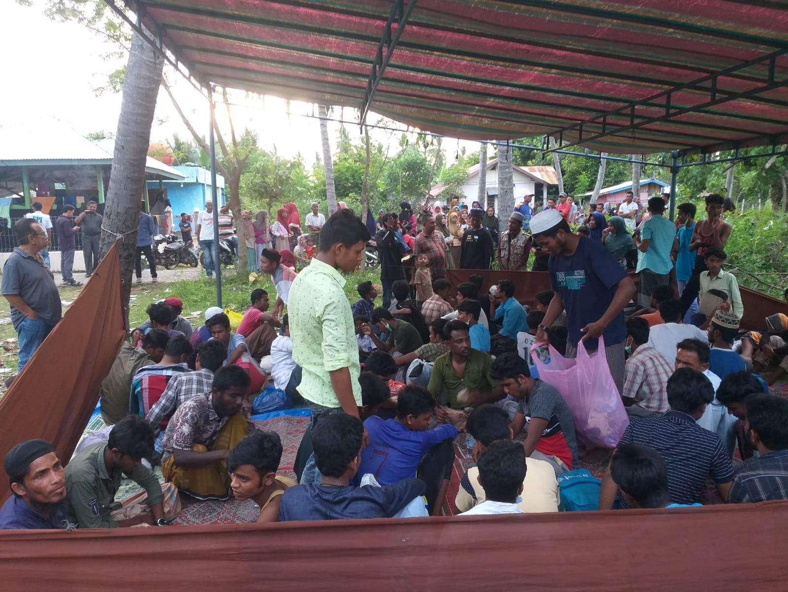 Pengungsi Rohingya di Bireuen Dipindahkan Ke Tenda Darurat