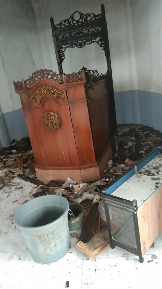 Mimbar Masjid di Tangse Terbakar