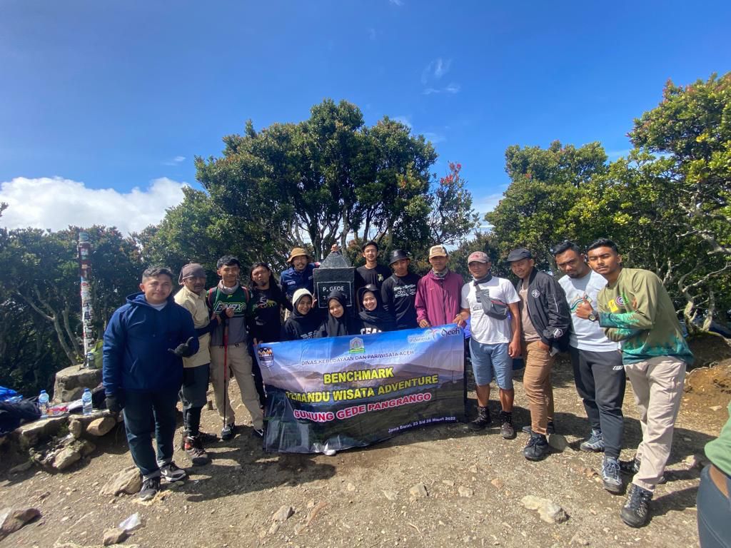 15 Pemandu Wisata Adventure Aceh Tingkatkan Keahlian ke TNGGP Jawa Barat