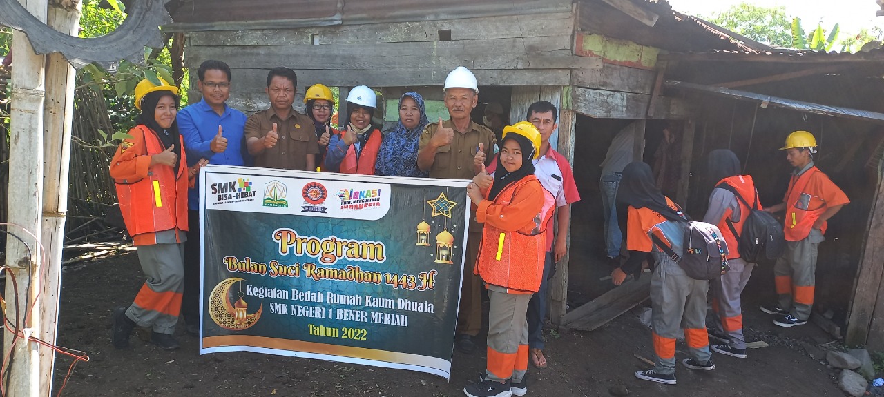 SMK Negeri 1 Bener Meriah Bedah Rumah Warga Tingkem Asli