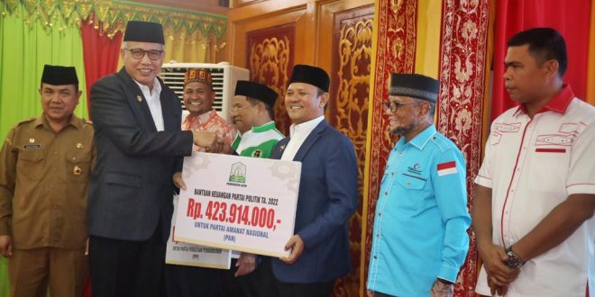 Pemerintah Aceh Serahkan Dana Hibah Parpol Rp5,1 Miliar
