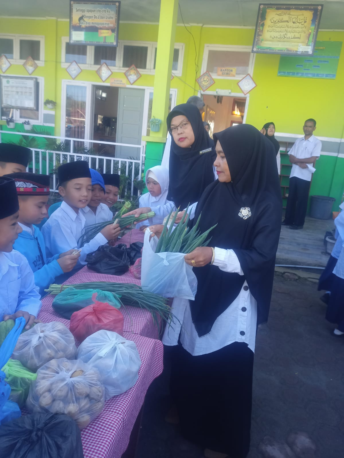 Siswa/i MIN 2 Bener Meriah Praktikkan Berniaga