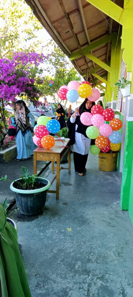 MIN 2 Bener Meriah Sambut Peserta Didik Baru Dengan Diberi Hadiah