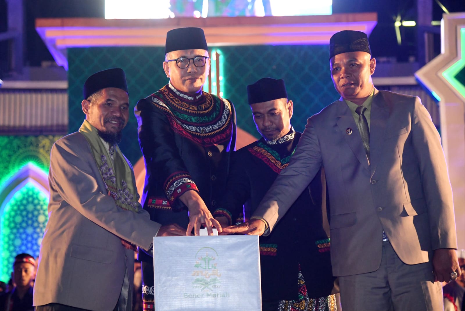 Hendra Budian Dampingi Gubernur Nova Buka Acara MTQ di Bener Meriah