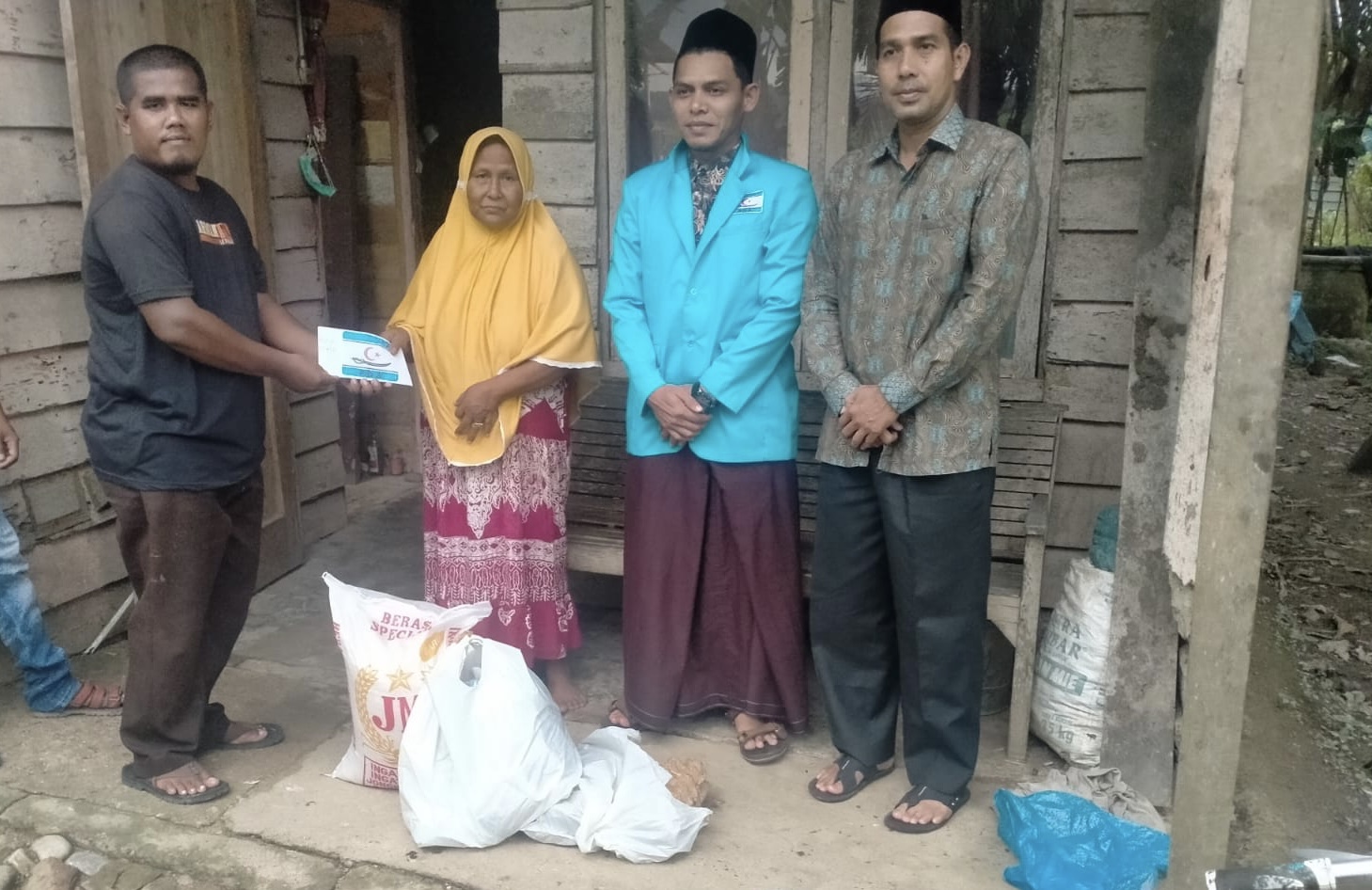 PDA Aceh Utara Serahkan Bantuan untuk Korban Angin Puting Beliung