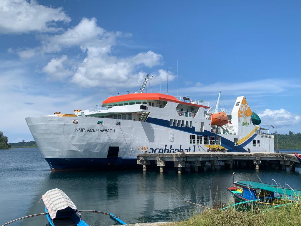 Cuaca Buruk, Kapal Feri Tujuan Labuhan Haji Balik Arah