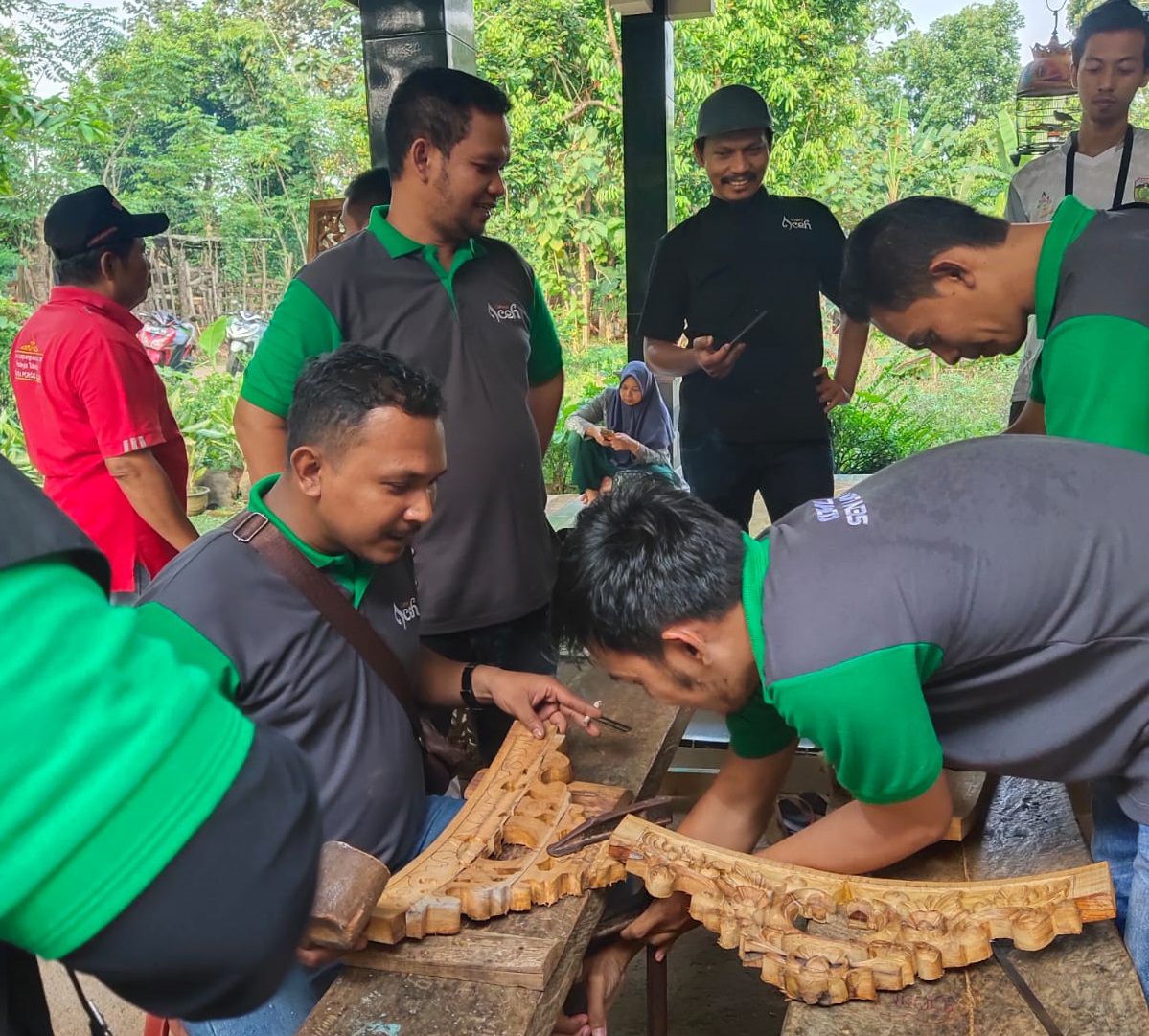 Seniman Ukir Aceh Benchmarking ke Jepara