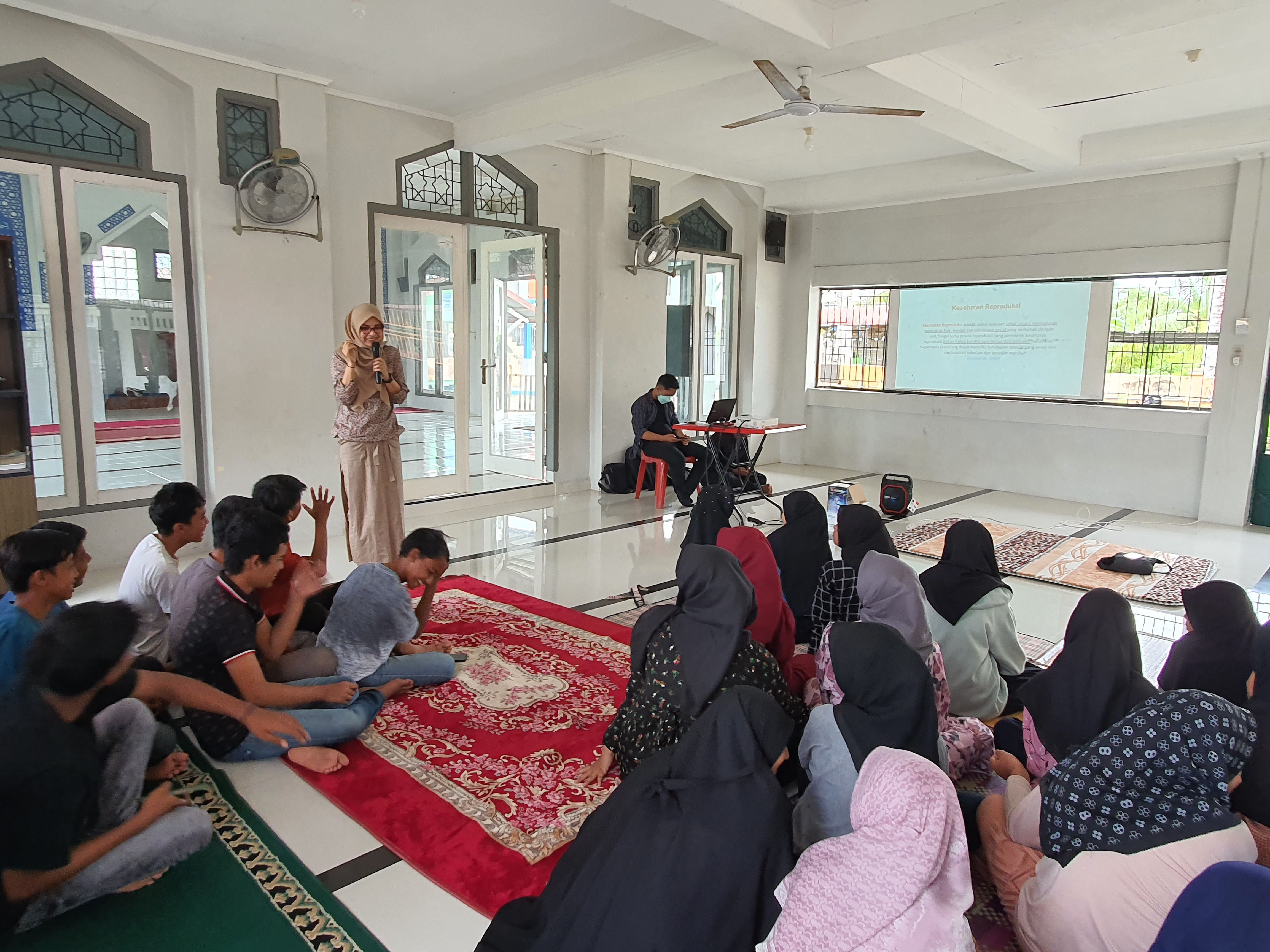 USK Edukasi Remaja Desa Tentang Kesehatan Reproduksi