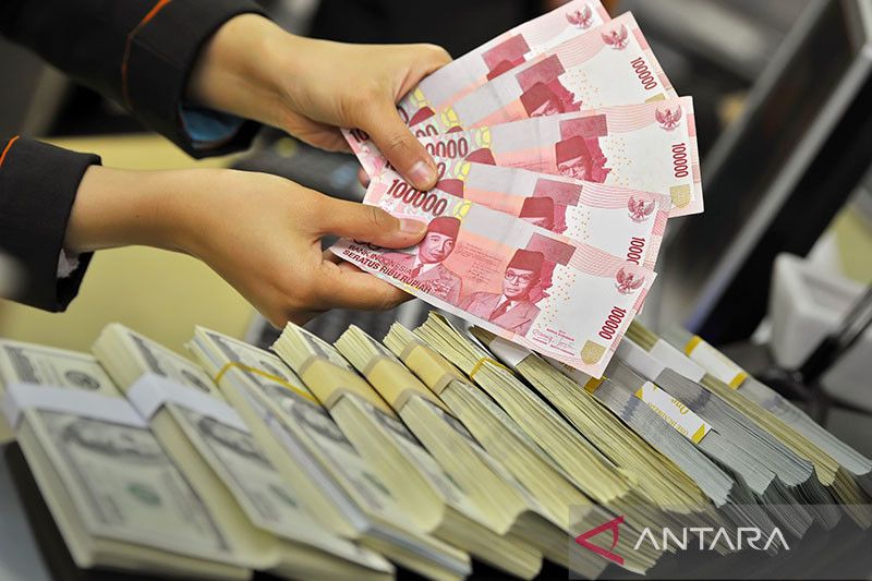 Rupiah Melemah, Ditambah Dibayangi Pengetatan Moneter Agresif The Fed