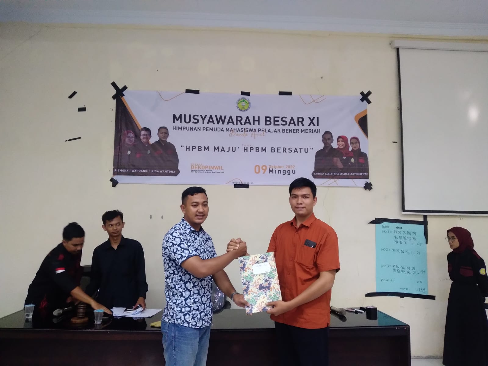 Riga Wantona Serahkan Tampuk Kepemimpinan HPBM Banda Aceh Kepada Lukman Hakim