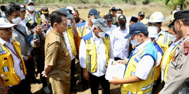 Pj Gubernur Aceh Bersama Menteri PUPR Tinjau Lokasi Terdampak Banjir di Aceh Utara