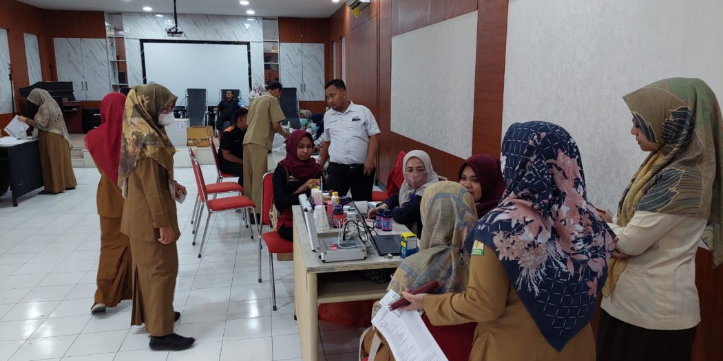 Dinas Koperasi dan UKM Aceh Donorkan 15 Kantong Darah