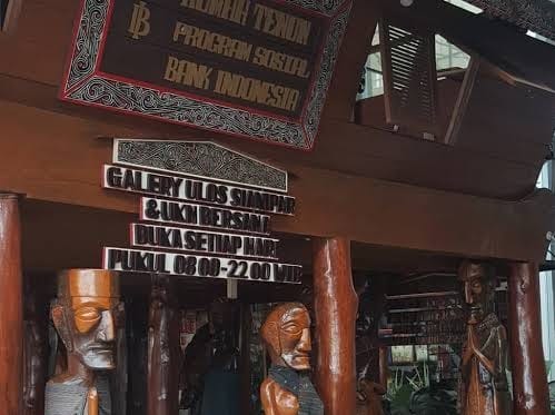 Tiga Dekade Robert Produksi Kain Ulos, Semakin Berkembang Sejak Dibina Bank Indonesia