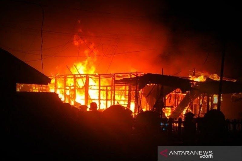 6 Petak Rumah Semipermanen di Jakarta Pusat Terbakar