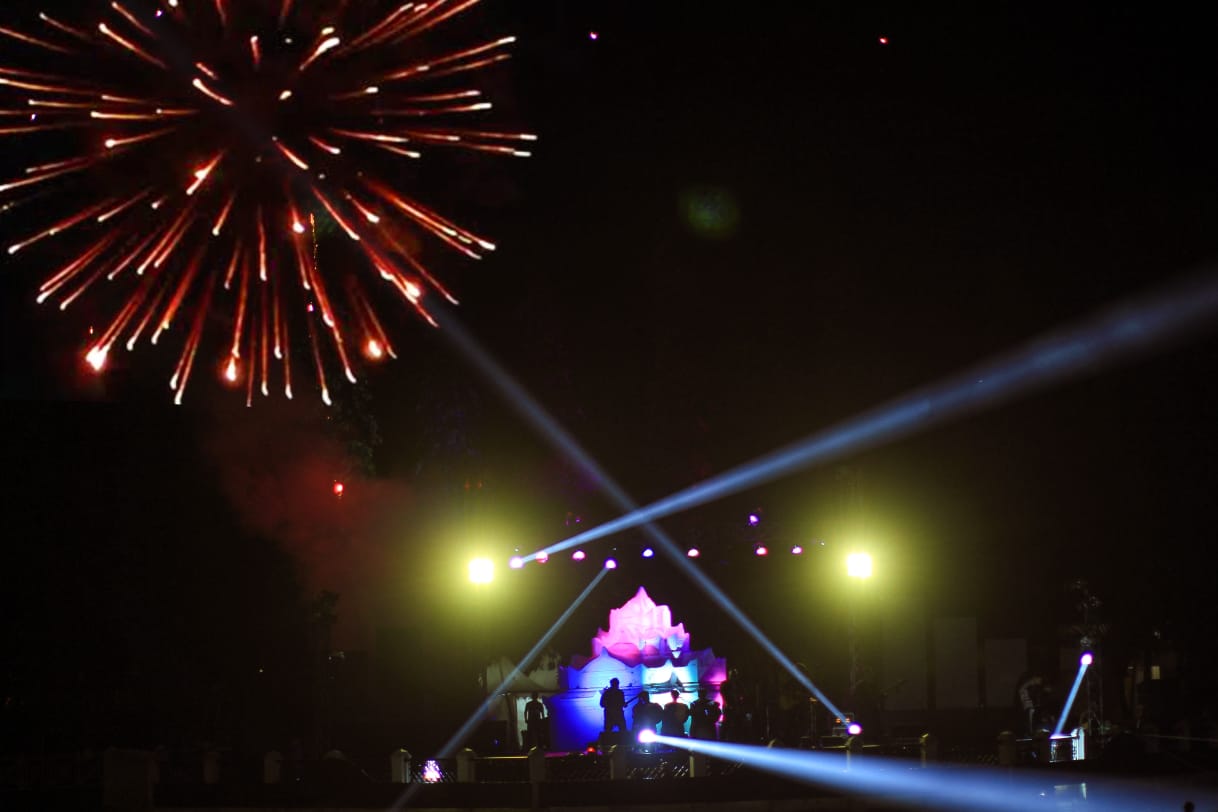 Atraksi Kembang Api Hiasi Penutupan Carnival Putroe Phang