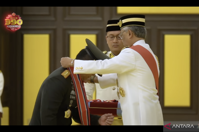 Panglima TNI Andika Perkasa Terima Tanda Penghormatan Darjah Kepahlawanan Angkatan Tentera Malaysia