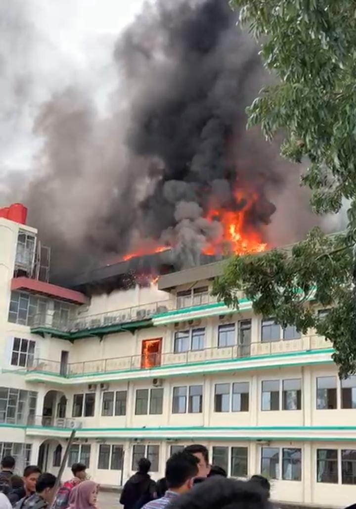 Aula Universitas Abulyatama Aceh Terbakar