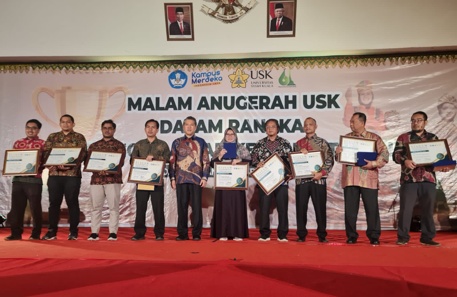 9 Unit Bisnis Berprestasi USK Terima Business Awards 2022