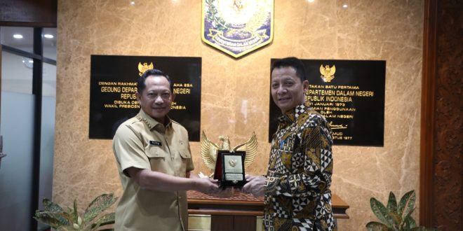 Gubernur Aceh Didapuk Sebagai Gubernur Berkinerja Baik se-Indonesia