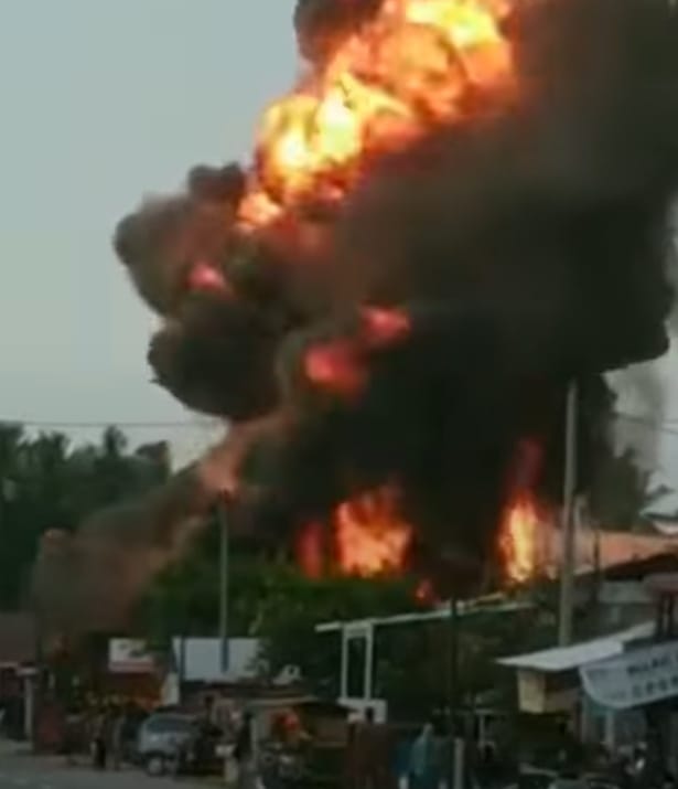 Pangkalan Gas di Arongan Lambalek Meulaboh Terbakar dan Meledak