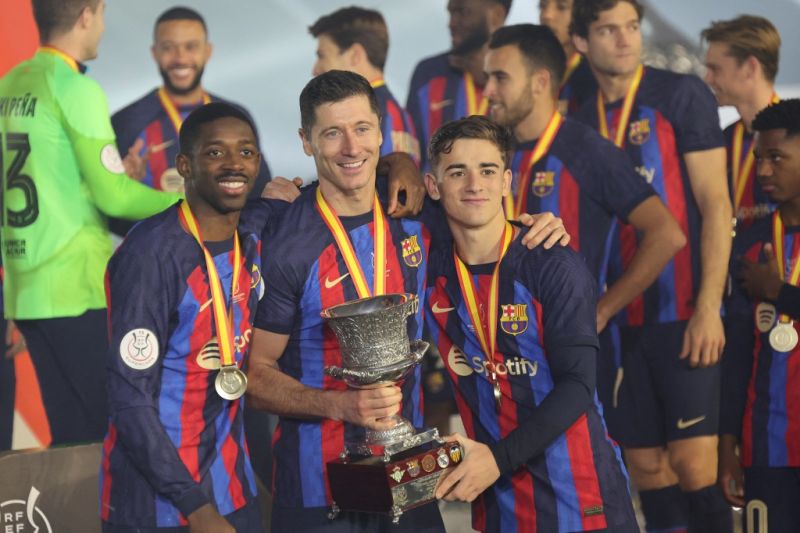 Barcelona Sukses Bawa Trofi Piala Super Spanyol 2023