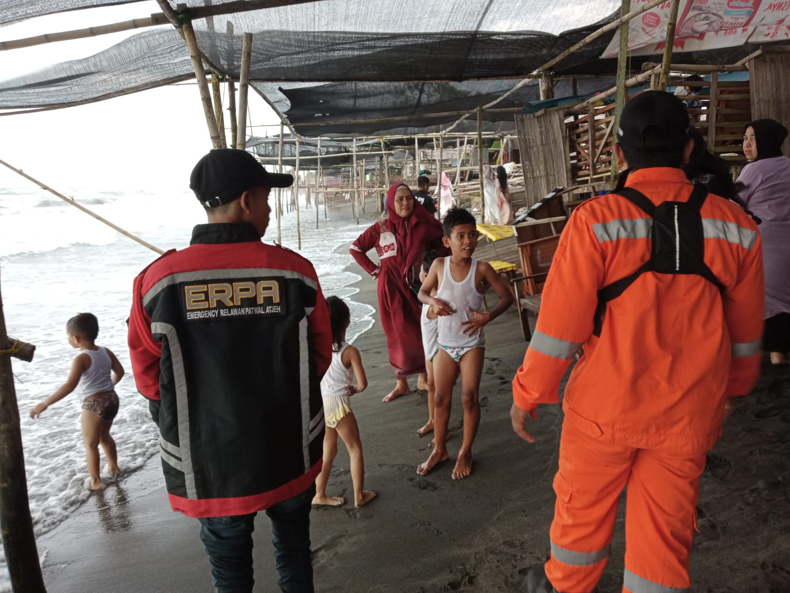 Cuaca Buruk, Satgas SAR Lhokseumawe Bersama Tim Gabungan Lakukan Patroli di Objek Wisata