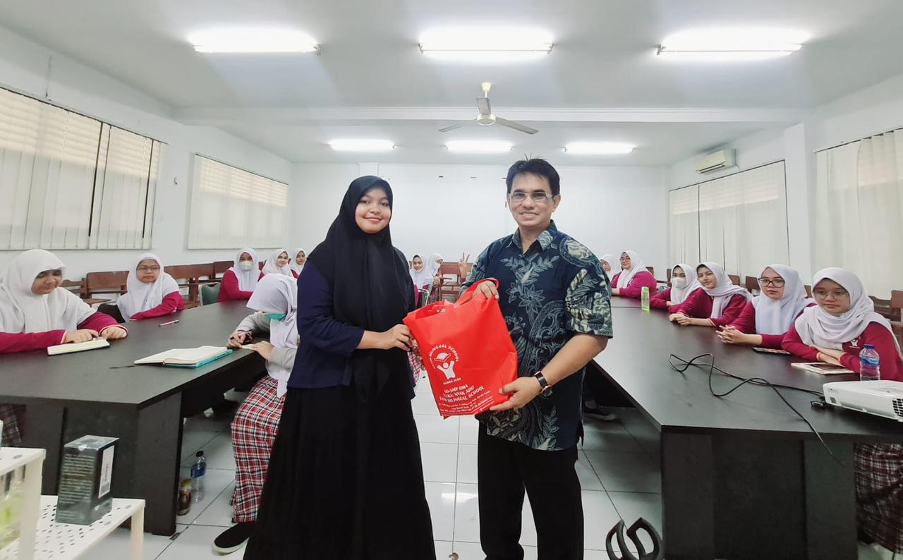 SMA Teuku Nyak Arief Fatih Bilingual School Melakukan Studi Lapangan di ARC-PUIPT Nilam USK