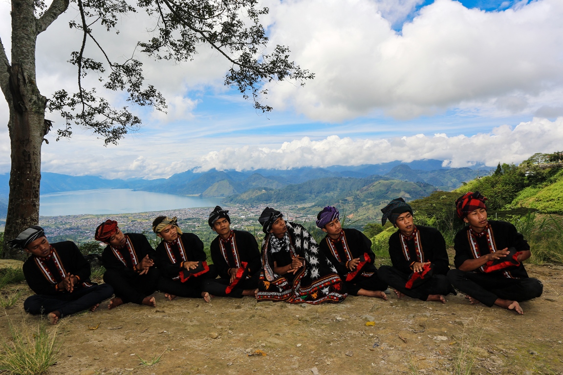 Eksistensi dan Menghargai “Didong”, Kajian <i>Peri Mestike</i> - Pragmatik Gayo