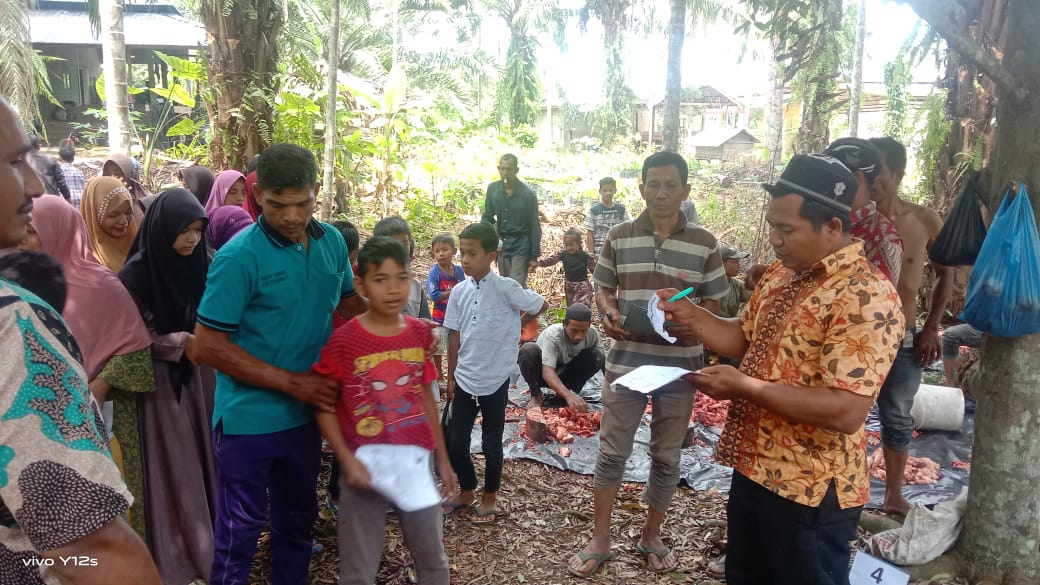 BUMG Beudoh Beusare Seumirah Salurkan Daging Meugang ke Anak Yatim Piatu