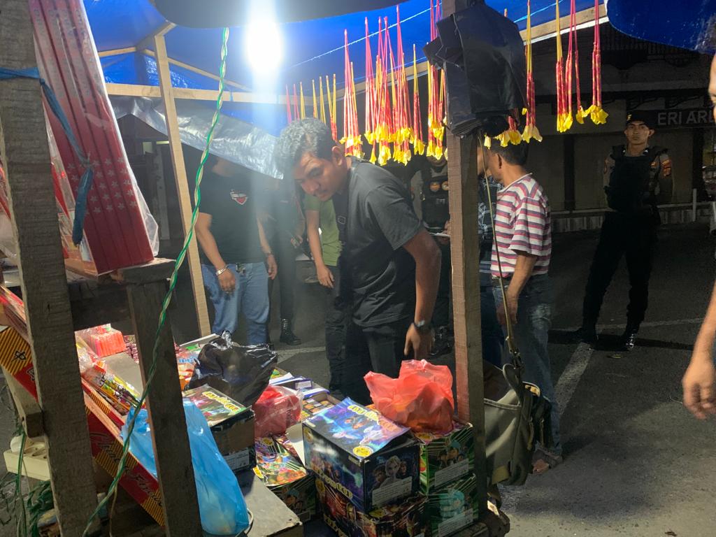 Kedapatan Jual Petasan, Tiga Pedagang di Lhokseumawe Diamankan Polisi