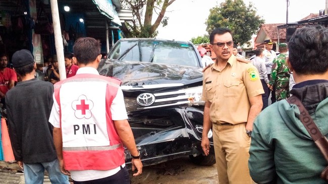 Mobil Dinas Bupati Kuningan Serodok Pemotor Suami Istri Hingga Tewas di Tempat