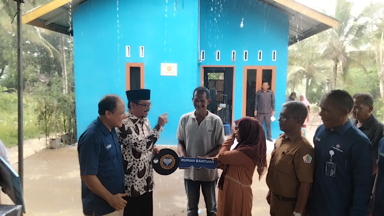 Kebahagian Keluarga Masruddin Dapat Bantuan Rumah dari PT PIM