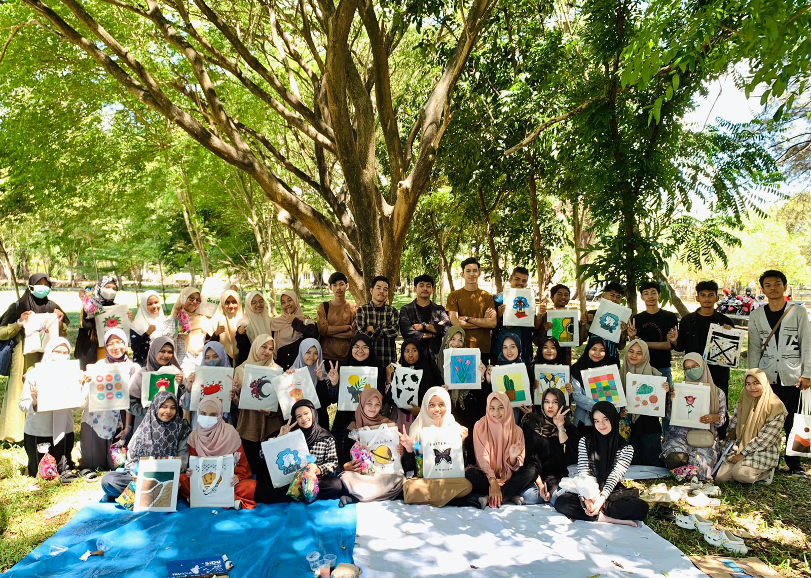 HIMAHESA Gelar Have Fun Melukis Totebag