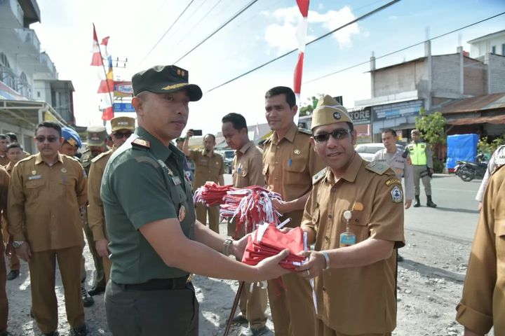 Gerakan Massal Forkopimda Bener Meriah Bagikan Bendera Merah Putih