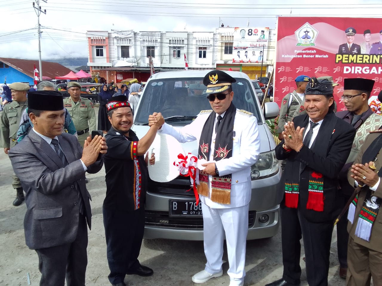 Peduli kepada Rakyat, dr Eddi Junaidi Serahkan Satu Unit Ambulan ke RSU Munyang Kute Bener Meriah
