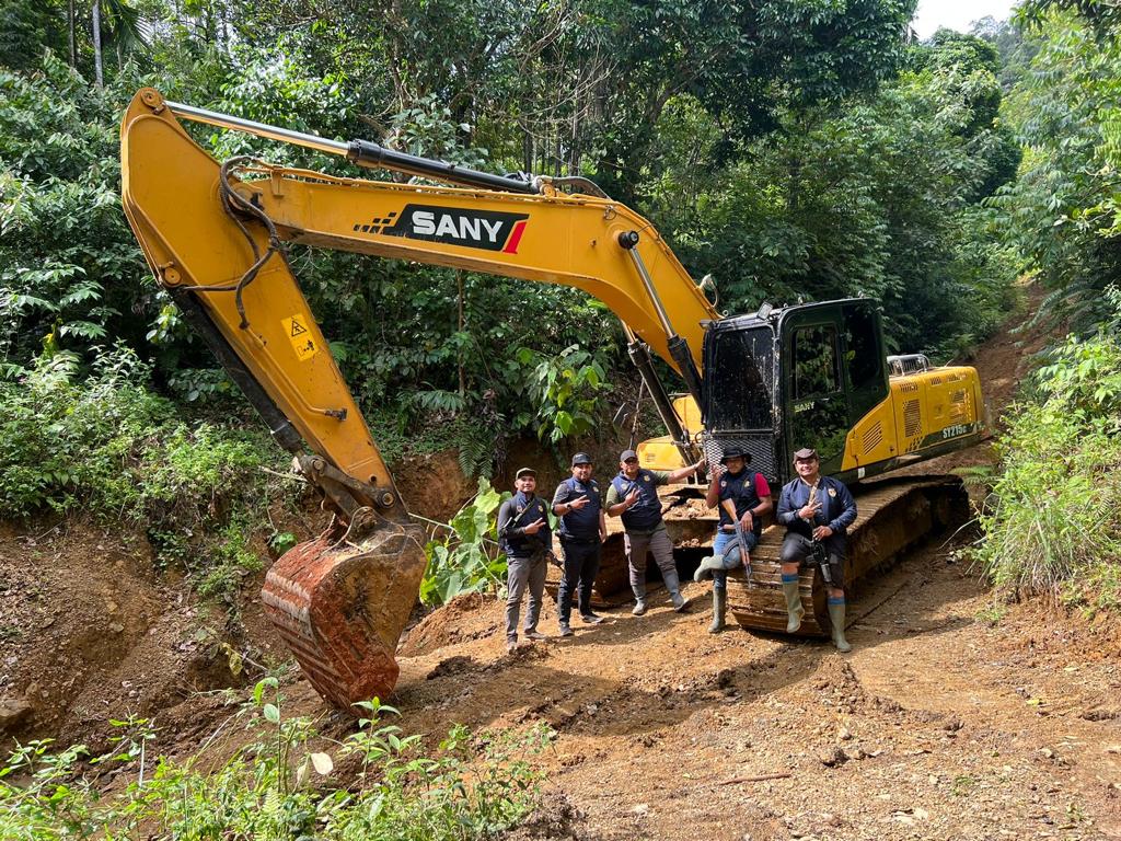 Evakuasi Alat Berat Dihadang Warga, Polisi: Bantu Kami Tertibkan Tambang Ilegal