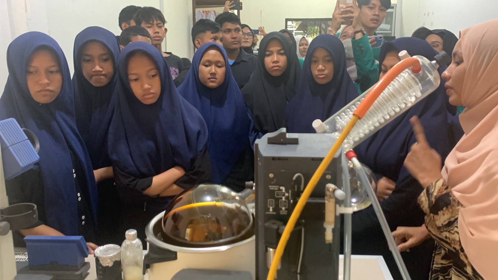 20 Anak dari Rumah Seujahtera Anak Nanggroe Dilatih Membuat Medicated Oil