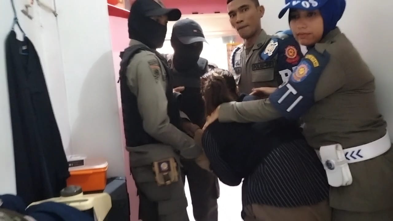 Satpol PP Gerebek Salon di Kota Lhokseumawe yang Diduga Sediakan Layanan Plus-Plus