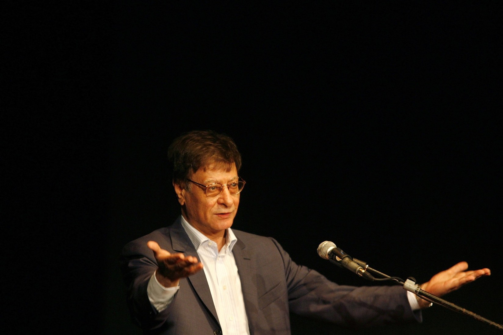 Mahmoud Darwish, Pahlawan Palestina yang Melawan Zionis dengan Kata-kata