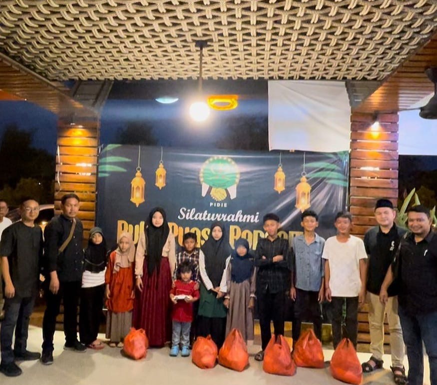 IKA-DOMA Pidie Gelar Bukber dan Santuni Anak Yatim di Awesome Kupi Sigli